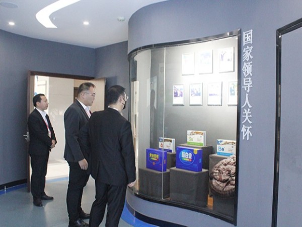 【動態健特】上海衍生文化發展集團有限公司總經理何亞蒞臨健特藥業