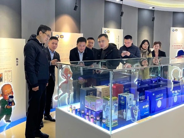 【動態健特】無錫市濱湖區區委常委、統戰部長陳虎一行走訪慰問區政協委員