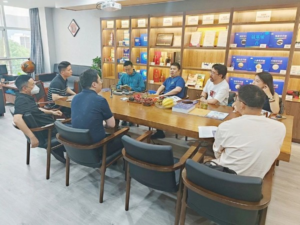【動(dòng)態(tài)健特】上海和樂春暉電子商務(wù)有限公司首席執(zhí)行官劉迎彬、首席運(yùn)營官浦明輝一行蒞臨公司參觀指導(dǎo)