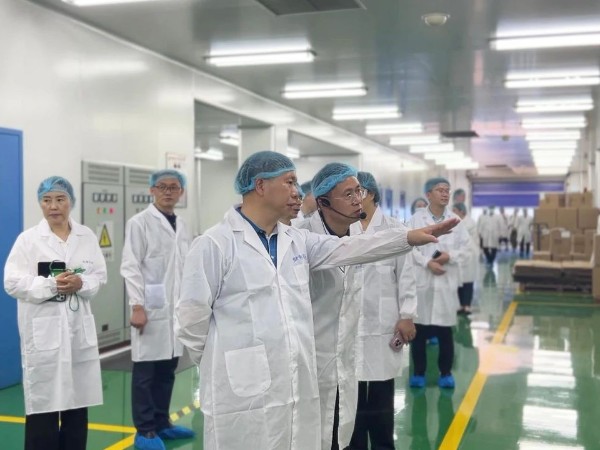 【動態健特】國家市場監管總局特殊食品安全監管司司長周石平一行來到無錫健特藥業走訪調研